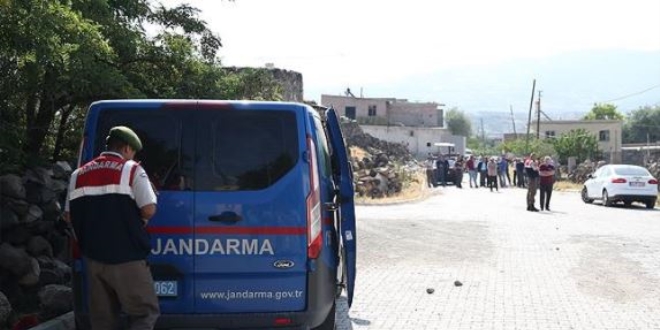 Para nakil arac�ndaki 700 bin dolar� �alan 2 zanl� tutukland�