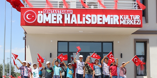 'Akrabasına toprak sattırmayan, hainlere vatanı verir mi?