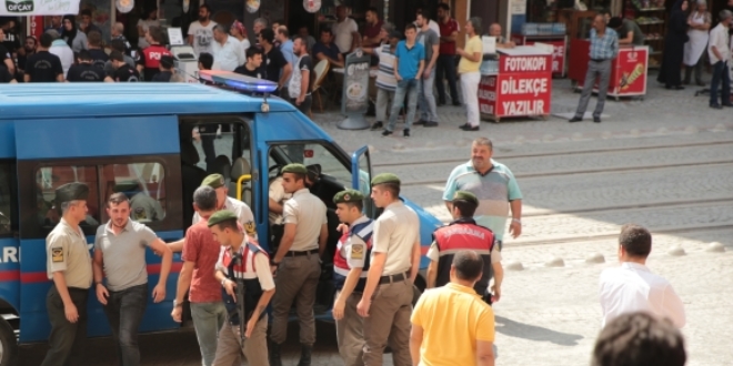 Çarşı izininden dönen askerlere darp iddiası