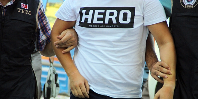 Adana'da 'Hero' yazılı tişört giyen 7 kişi serbest bırakıldı
