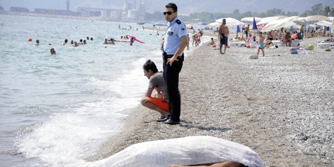 Antalya'da denize giren 17 yaşındaki genç boğuldu