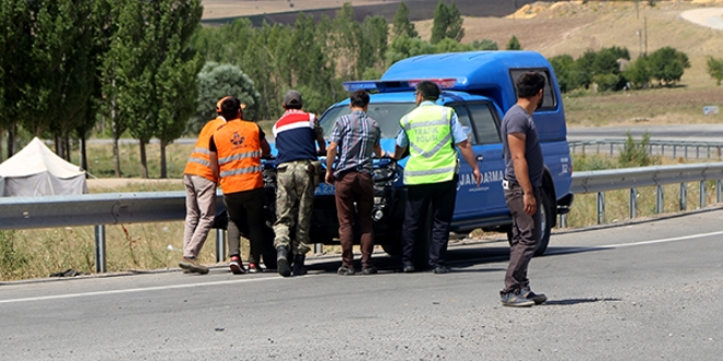Askeri araçla otomobil çarpıştı: 1 ölü, 4 yaralı