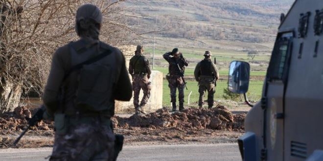 Bingöl'de bir terörist teslim oldu