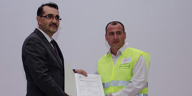 Elektrik da��t�m�nda ilk mesleki yeterlilik belgeleri verildi