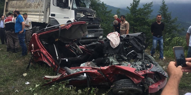 Artvin'de feci kaza: 3 ölü, 3 yaralı