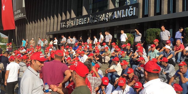 Şişli Belediyesi işçileri eylem yaptı, çöpler toplanamadı