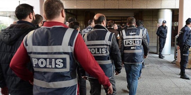 Samsun'da memurlarnda olduu 8 kiiden 1'i tutukland