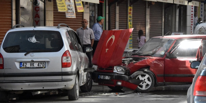 Konya'da kaza yapan genç kız krize girdi