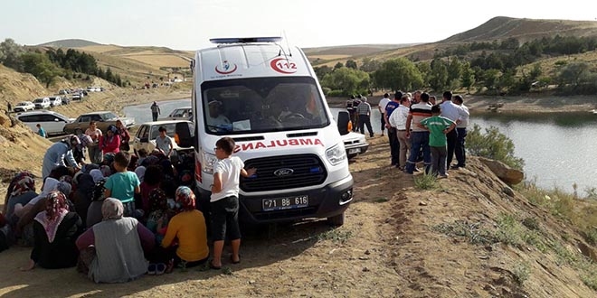 Serinlemek iin baraj glne giren ocuk kayboldu