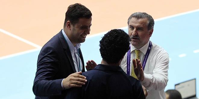 Sahadan �ekilen tak�m� Bakan  ikna etti