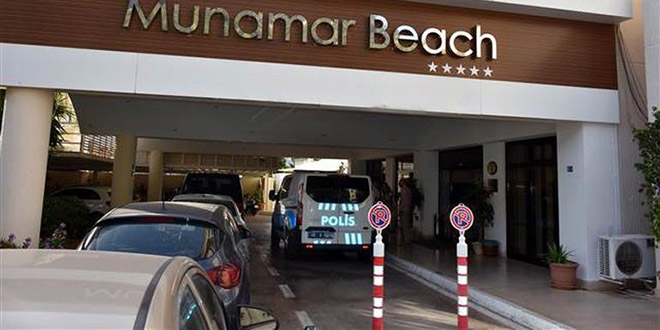 Davayı kazandı, turist bulunan otelini tahliye ettirdi