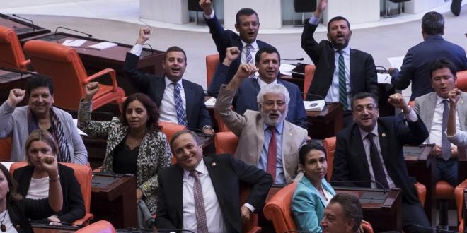 CHP'nin TBMM Genel Kurulunu terketmeme eylemi sürüyor