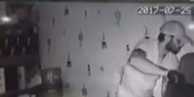 48 saniyede 13 bin liralık cihaz çaldılar