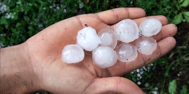 Edirne'de ceviz büyüklüğünde dolu etkili oldu