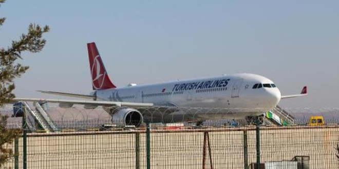 İstanbul'a inemeyen 7 uçak Bursa'ya yönlendirildi