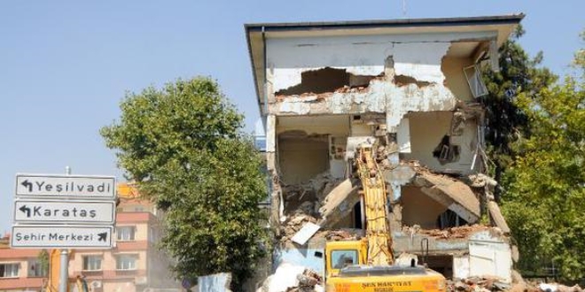 Gaziantep'te 47 yıllık polis merkezi yıkıldı