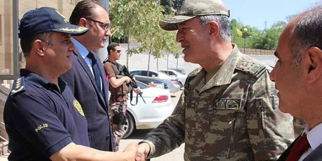 Genelkurmay Ba�kan� Orgeneral Akar ��rnak'ta