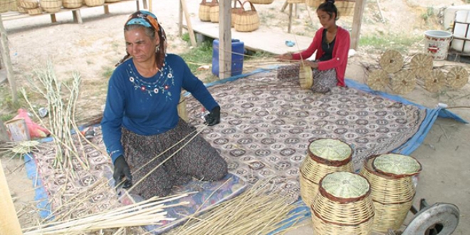 Sepet örerek geçimlerini sağlıyorlar