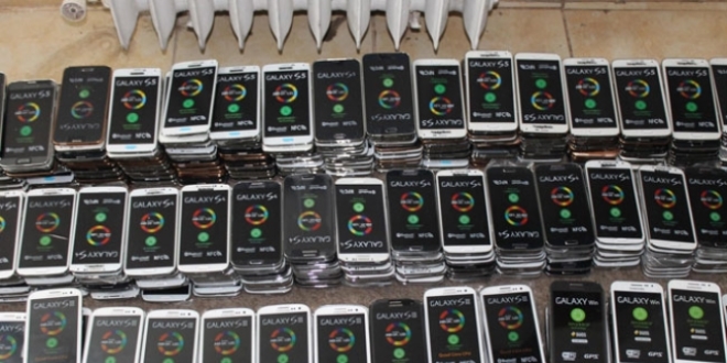 Gümrüğe 20 bin kaçak telefon takıldı