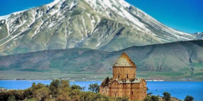 İşitme engelliler Akdamar Adası'nı gezdi