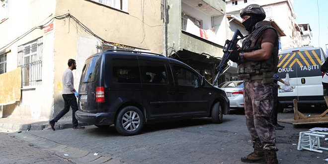 Ka��thane'de narkotik operasyonu: 3 ��pheli g�zalt�nda