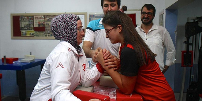 Bu ailenin 'bileği' bükülemiyor