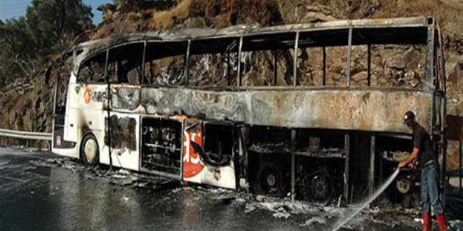 Mu�la'da tur otob�s� yand�, 45 ki�i can�n� zor kurtard�