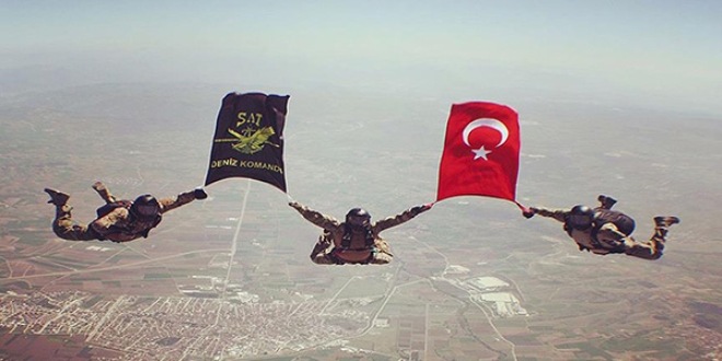 İşte, SAT timlerinin paraşüt eğitimi...