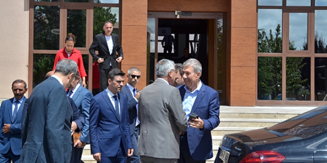 Sağlık Bakanı Demircan Çorum Valiliğini ziyaret etti
