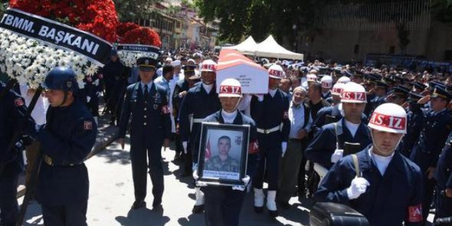 Şehit sözleşmeli er Kütahya'da toprağa verildi