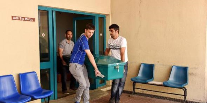 Okulun ayd�nlatma dire�inde ak�ma kap�lan i��i �ld�