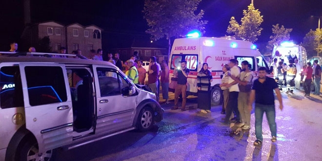 D�zce'de trafik kazas�: 3 yaral�