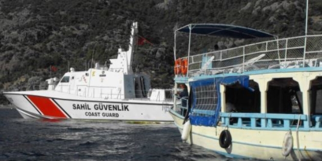 Marmaris'te tur teknesi battı... 3 kişi kayboldu