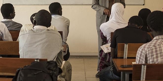 Afrikalı öğrencileri daha fazla himmet için kullanmışlar