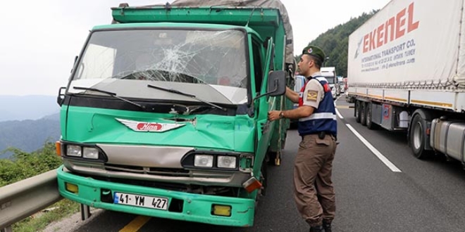 Bolu Dağı'ndaki trafik kazası ulaşımı aksattı