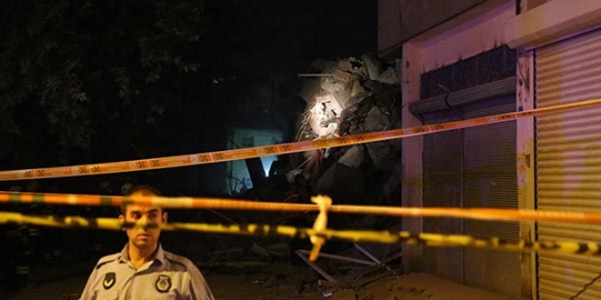 Diyarbakır'da 4 katlı bina çöktü