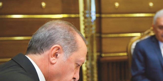 YAŞ'ta sivil imza