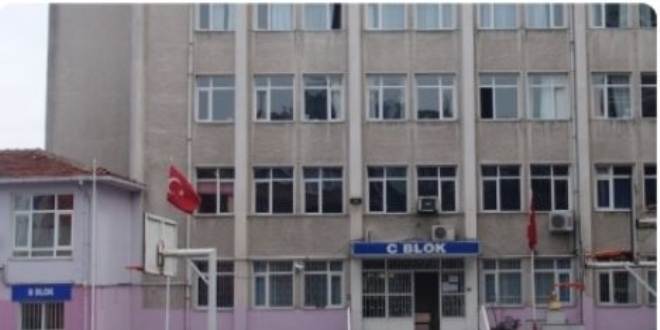 �n�aat�na tu�la ta��d��� okuldan emekli oldu