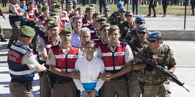 Akıncı Üssü davasında pet şişeler havada uçuştu