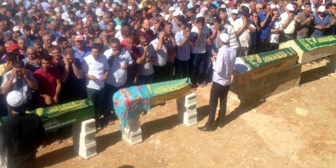 Yan yana topra�a verildiler