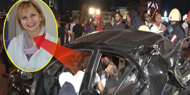 Kadıköy'de kaza! Ünlü profesör şans eseri kurtuldu