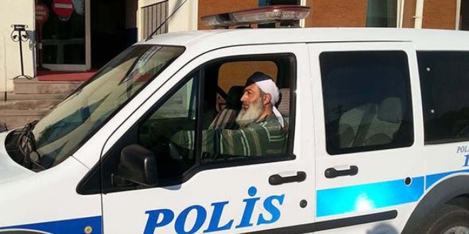 Sarıklı, sakallı polis memuru açığa alındı