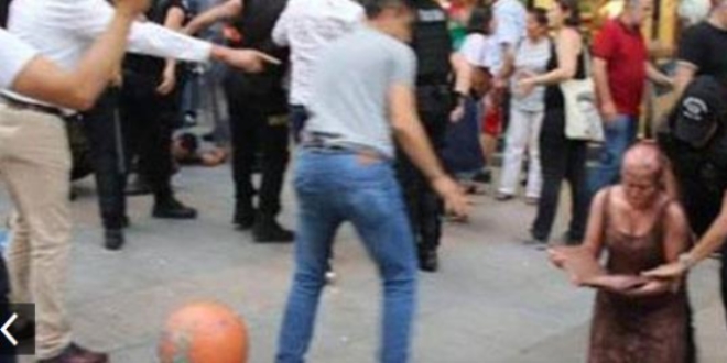 Polis, sanatçıyı heykel zannedince müdahale etmedi