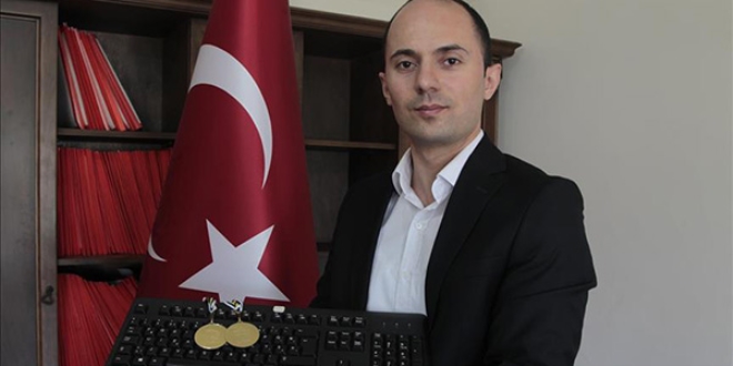 Klavyesiyle bir kez daha dünyaya meydan okudu