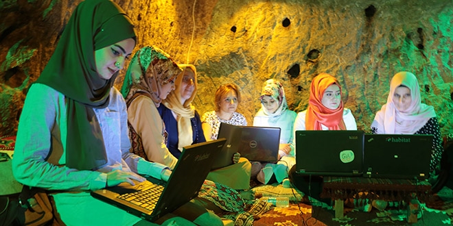 Hasankeyf'te il�e sakinlerine internet e�itimi verildi