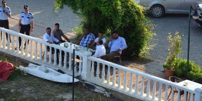 İntihar girişimini çay içerek izlediler