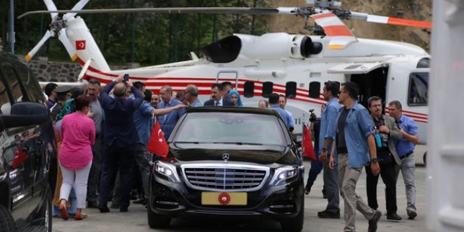 Erdo�an, Sarp G�mr�k Kap�s�'nda incelemelerde bulundu