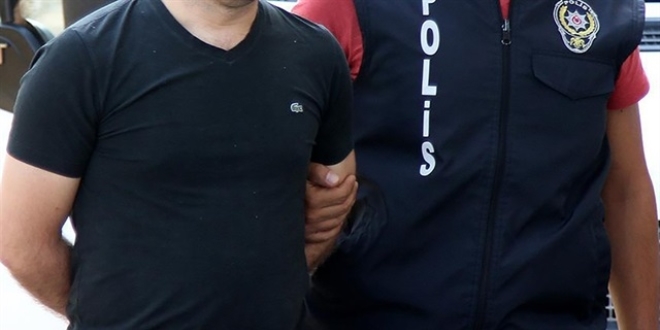 FETÖ'den aranan eski öğretmen valilikte yakalandı