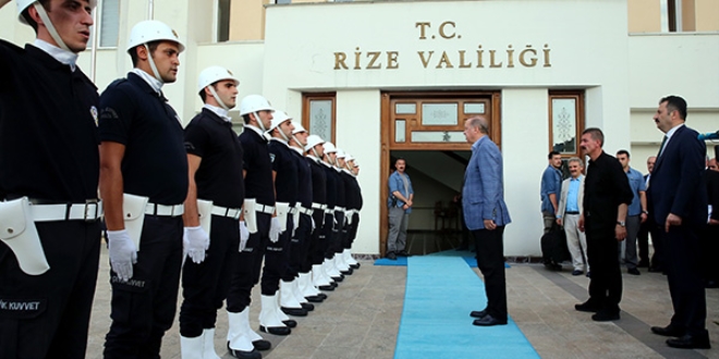 Cumhurbakan Erdoan, Rize Valiliini ziyaret etti