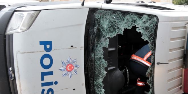 Ataehir'de trafik kazas:1 polis memuru yaral
